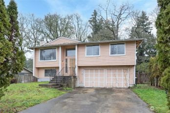 7812 Royal Oaks Drive SE, Olympia, WA 98503