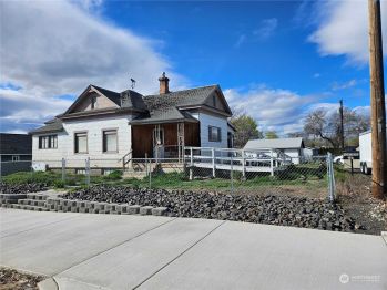25 NE B Street , Quincy, WA 98848