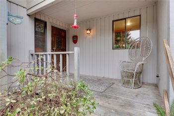 8437 Katy Lane NE, Bainbridge Island, WA 98110