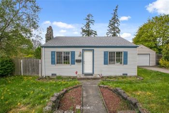 181 SE Pasek Street , Oak Harbor, WA 98277