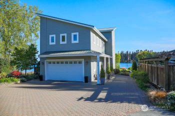 10673 NE West Kingston Rd , Kingston, WA 98346