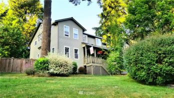 8332 New Holland Court NE, Bainbridge Island, WA 98110