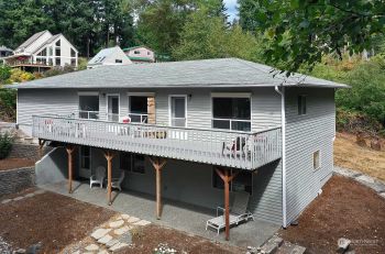 1404 Manor Way , Freeland, WA 98249