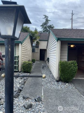 9220 77th St SW #B, Lakewood, WA 98498