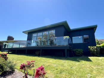 10846 Garden Pl S , Seattle, WA 98178