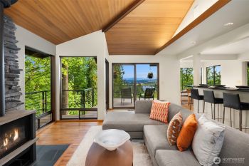 9222 SE 46th Street , Mercer Island, WA 98040-4408
