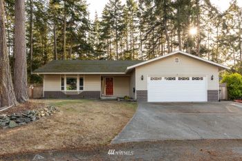 793 SW 11th Court , Oak Harbor, WA 98277
