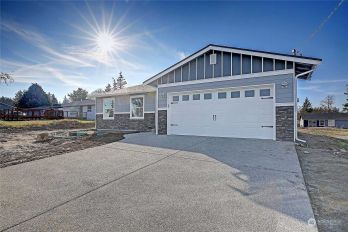 1918 S Edgewood Drive , Camano Island, WA 98282