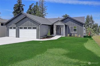 367 Grandview Avenue , Camano Island, WA 98282