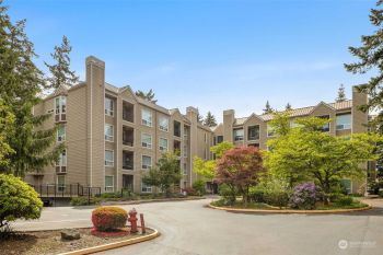 823 N 161st Place #103, Shoreline, WA 98133