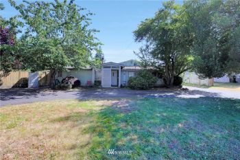 7802 Oakridge Drive SW, Lakewood, WA 98498