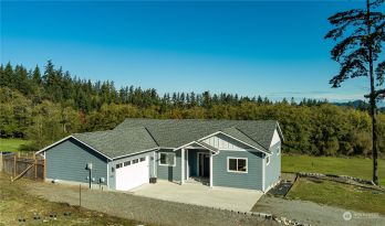 1665 Silver Lake Road , Oak Harbor, WA 98277