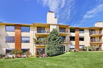 23301 Lakeview Drive #A304, Mountlake Terrace, WA 98043