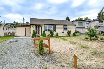332 E Lopez Avenue , Port Angeles, WA 98362