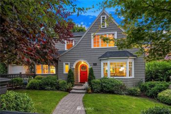 2841 Mt Rainier Drive S, Seattle, WA 98144-6227