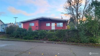 1907 4th Street , Bremerton, WA 98337
