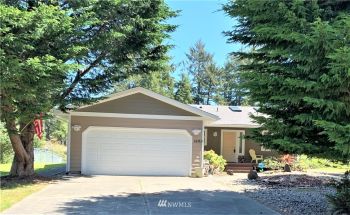 160 Dolphin Avenue NE, Ocean Shores, WA 98569