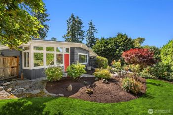 690 Lovell Avenue NW, Bainbridge Island, WA 98110
