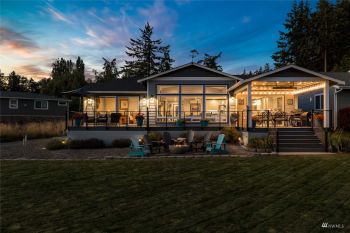 545 Dolphin Drive , Freeland, WA 98249