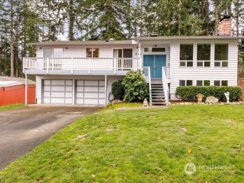 741 SW 10th Court , Oak Harbor, WA 98277