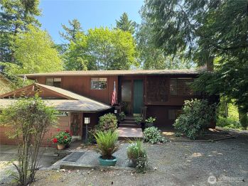 820 Cherry Avenue NE, Bainbridge Island, WA 98110