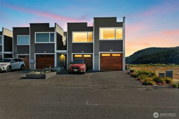 2301 Skyline Way #1, Anacortes, WA 98221-2959