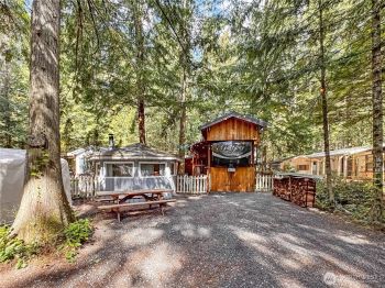 97 Riverside Drive , Deming, WA 98244