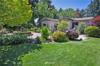 1128 Barton Square , East Wenatchee, WA 98802
