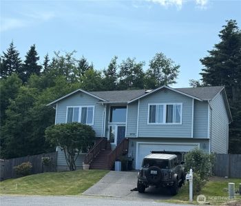 4870 Breezefair Road , Freeland, WA 98249