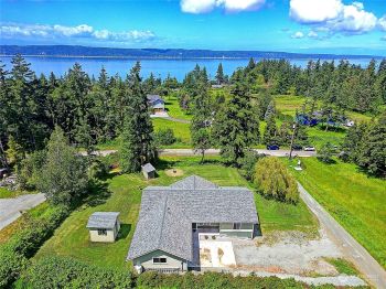 545 Rozeway Place , Camano Island, WA 98282