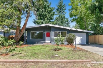 318 S 108th Place , Seattle, WA 98168-1445