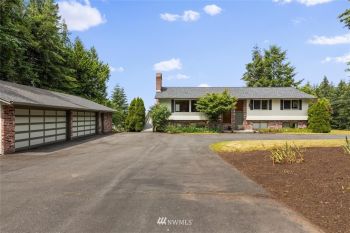 371 Grandview Avenue , Camano Island, WA 98282