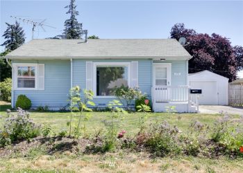 376 SE Glencoe Street , Oak Harbor, WA 98277
