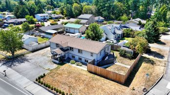 3204 D Avenue , Anacortes, WA 98221-2640