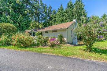 929 Blackburn Road , Camano Island, WA 98282