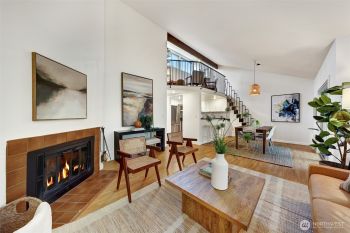 8941 Ravenna Avenue NE, Seattle, WA 98115