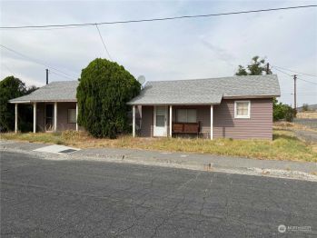 22 SE 3rd Avenue , Soap Lake, WA 98851