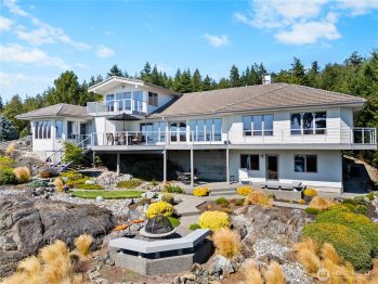 4108 San Juan Boulevard , Anacortes, WA 98221-8516