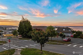 752 SW Barrington Drive , Oak Harbor, WA 98277