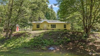 643 Awa Lane , Camano Island, WA 98282
