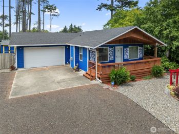435 NE Lakeview Loop , Ocean Shores, WA 98569-9694