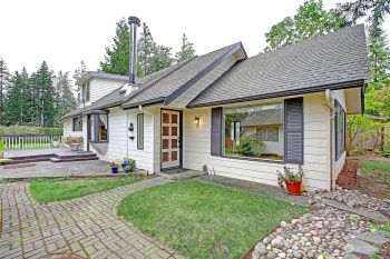 391 E Cambrae Dr Drive , Camano Island, WA 98282