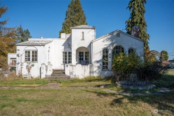 305 W Thirteenth Street , Port Angeles, WA 98362