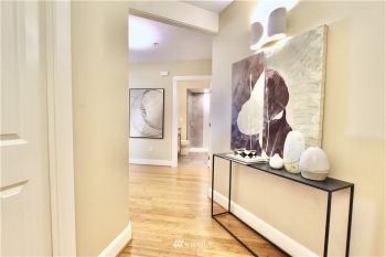 121 Lakeside Avenue ##207, Seattle, WA 98122