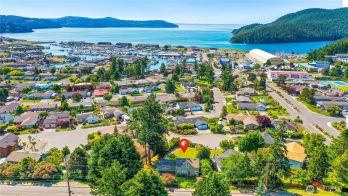 5712 Sugarloaf Street , Anacortes, WA 98221