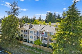 937 N 200th Street #B302, Shoreline, WA 98133