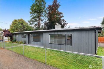 236 E Arcadia Avenue , Shelton, WA 98584