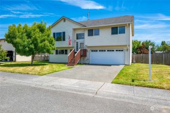 910 SW Orcas Street , Oak Harbor, WA 98277