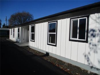 711 S 4th Avenue , Kelso, WA 98626