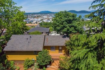 416 Hillcrest Drive , Anacortes, WA 98221